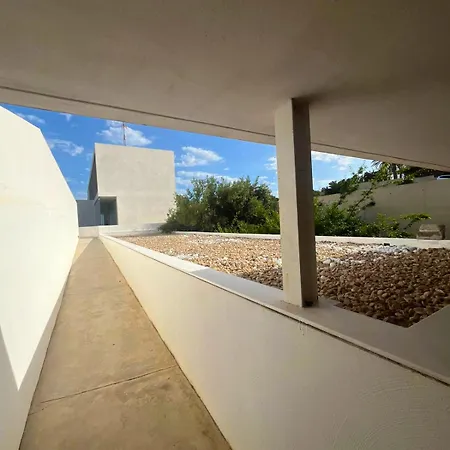 Marta Villa *