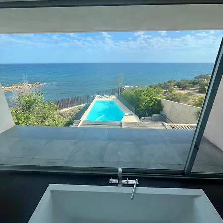 Marta Villa *